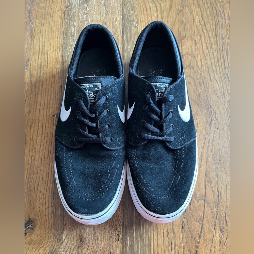 # 41 Nike Stefan Janoski Men's Black and White Sneakers